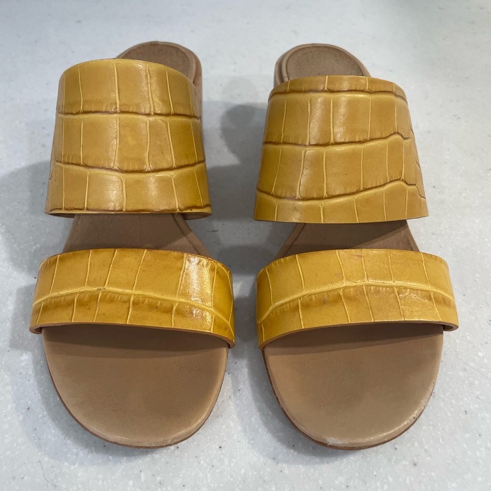 MADEWELL - The Kiera Mule Sandal in Croc Embossed Leather - Picture 2 of 6